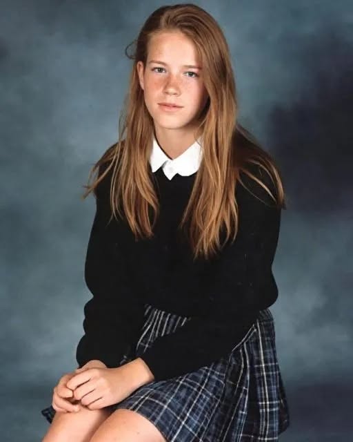 MY TEEN DAUGHTER VANISHED! Named Amber, 13, reddish hair, freckles. Missing for a week. Guys this is the hardest thing a parent can experience. No, she’s not the type to run away. I know every parent says that, but it’s true. I know my daughter. Thinking something bad happened to her… Gosh, just unbearable. The police just shrugged, totally helpless. To be honest they did their part. But then all of a sudden, just crying outside I saw a homeless woman with AMBER’S BACKPACK! I knew it was hers! I stopped her and I offered money until she gave it to me. I asked her around about the bag and she told me what she knew. Which wasn’t enough. The bag was empty. Completely empty. My heart sank. I threw it down in despair and cried. That’s when a note fell out. I picked it up and read it. There were only two words, just two. Next thing… (The continuation, and the full story are below in the first comment)